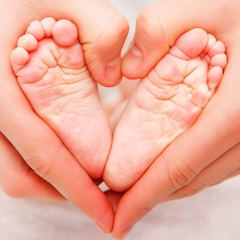 Mehr Informationen zum Thema: Kostenfreier Zugang zur Hebammenhilfe für alle Mütter